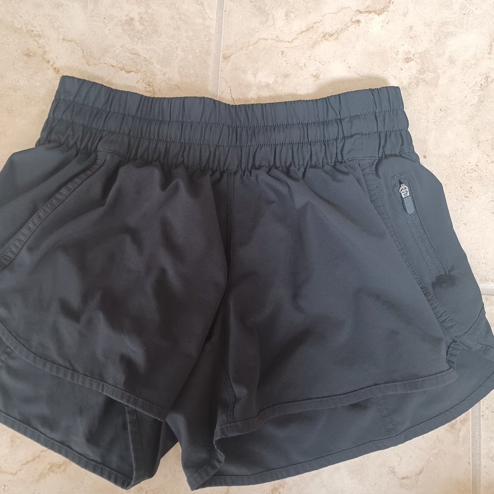 Lululemon tracker 4inch shorts, size 8